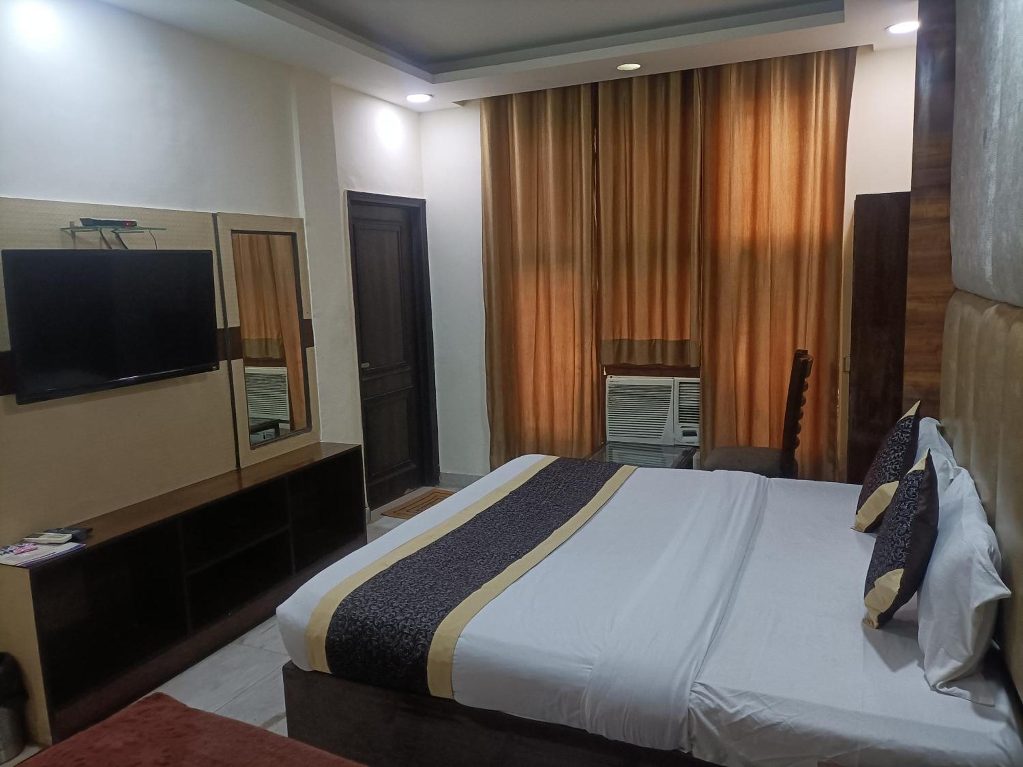 Hotel Grand Aerotech New Delhi Bagian luar foto