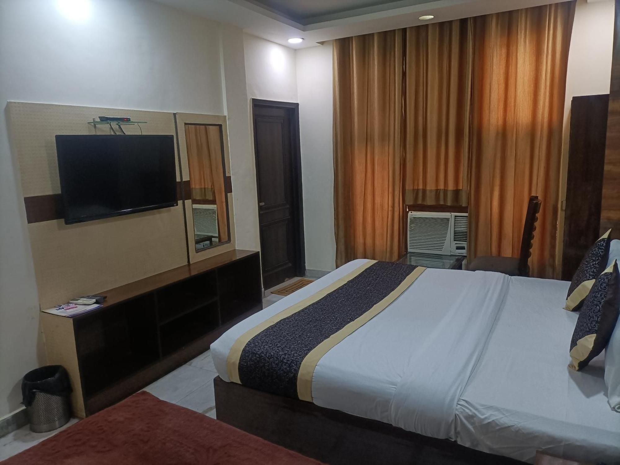 Hotel Grand Aerotech New Delhi Bagian luar foto