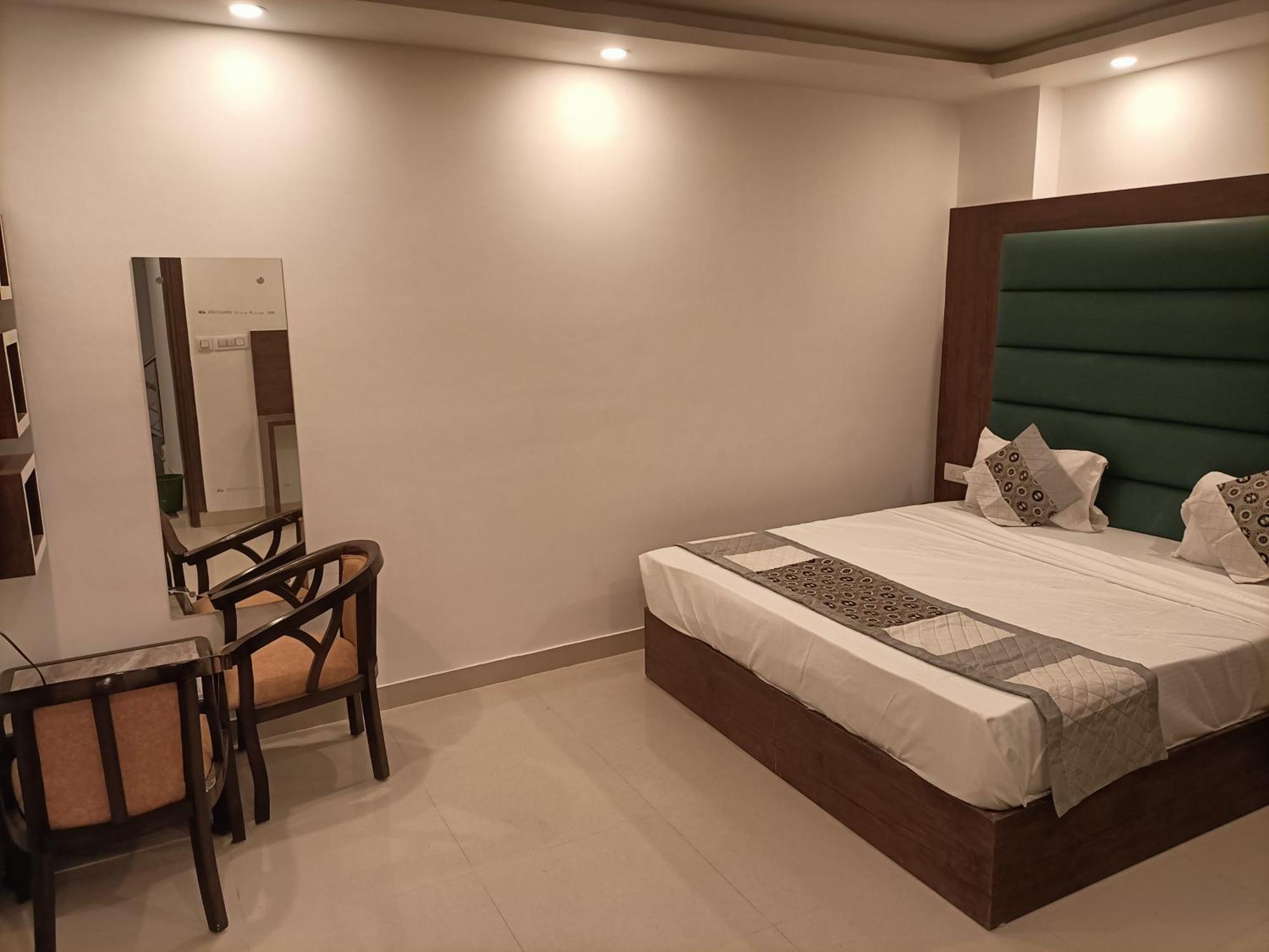 Hotel Grand Aerotech New Delhi Bagian luar foto