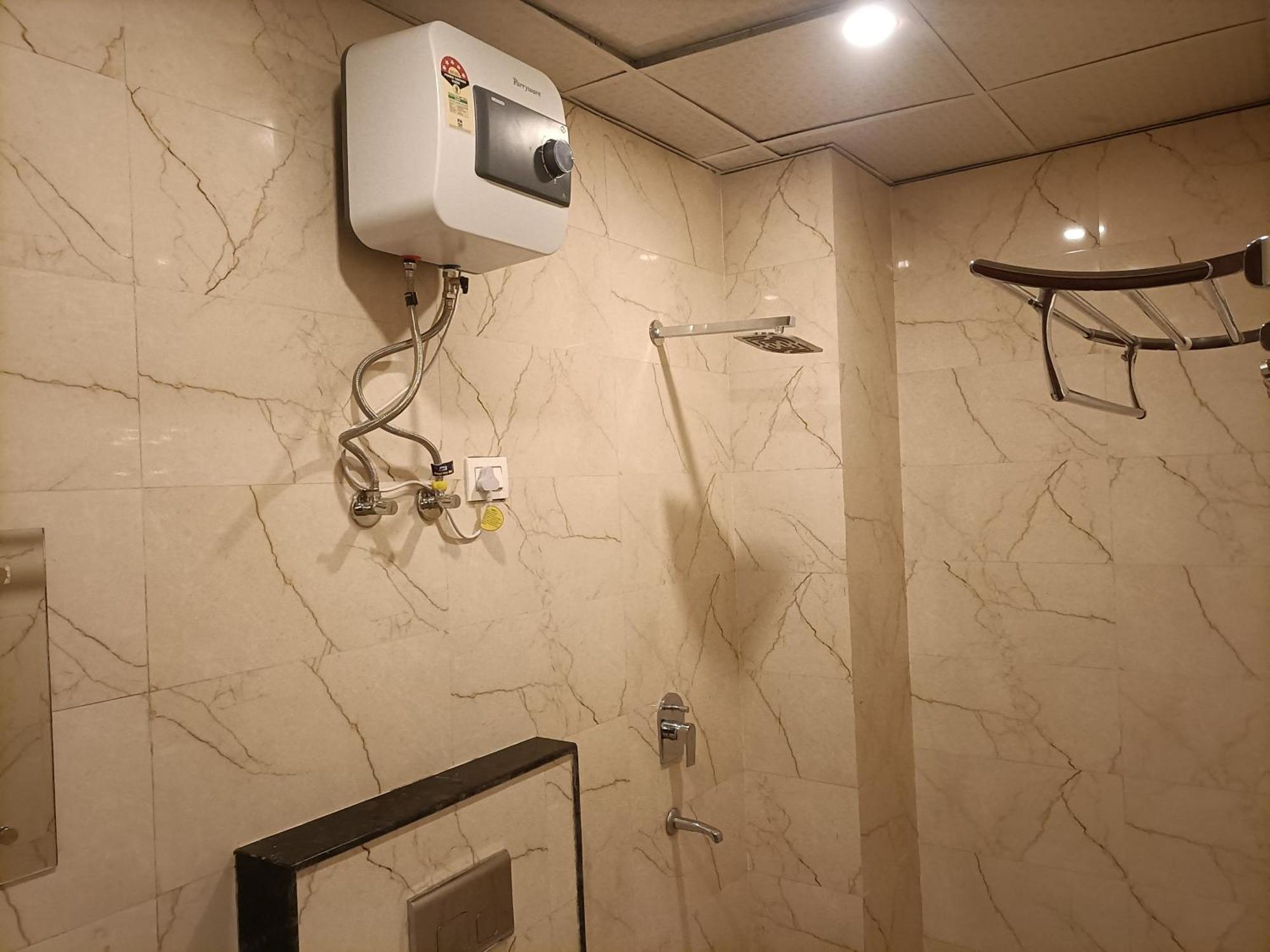 Hotel Grand Aerotech New Delhi Bagian luar foto