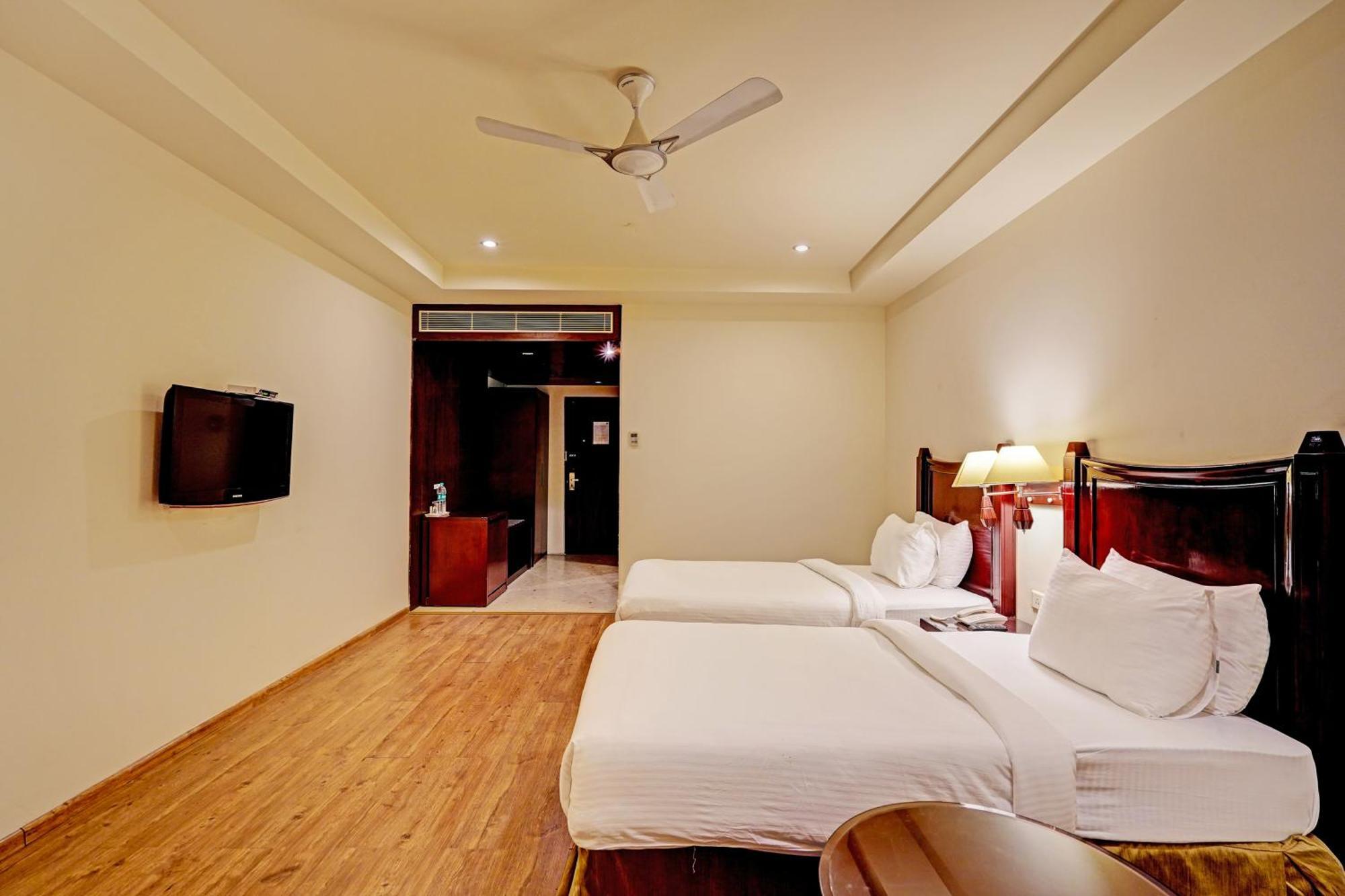 Hotel Grand Aerotech New Delhi Bagian luar foto