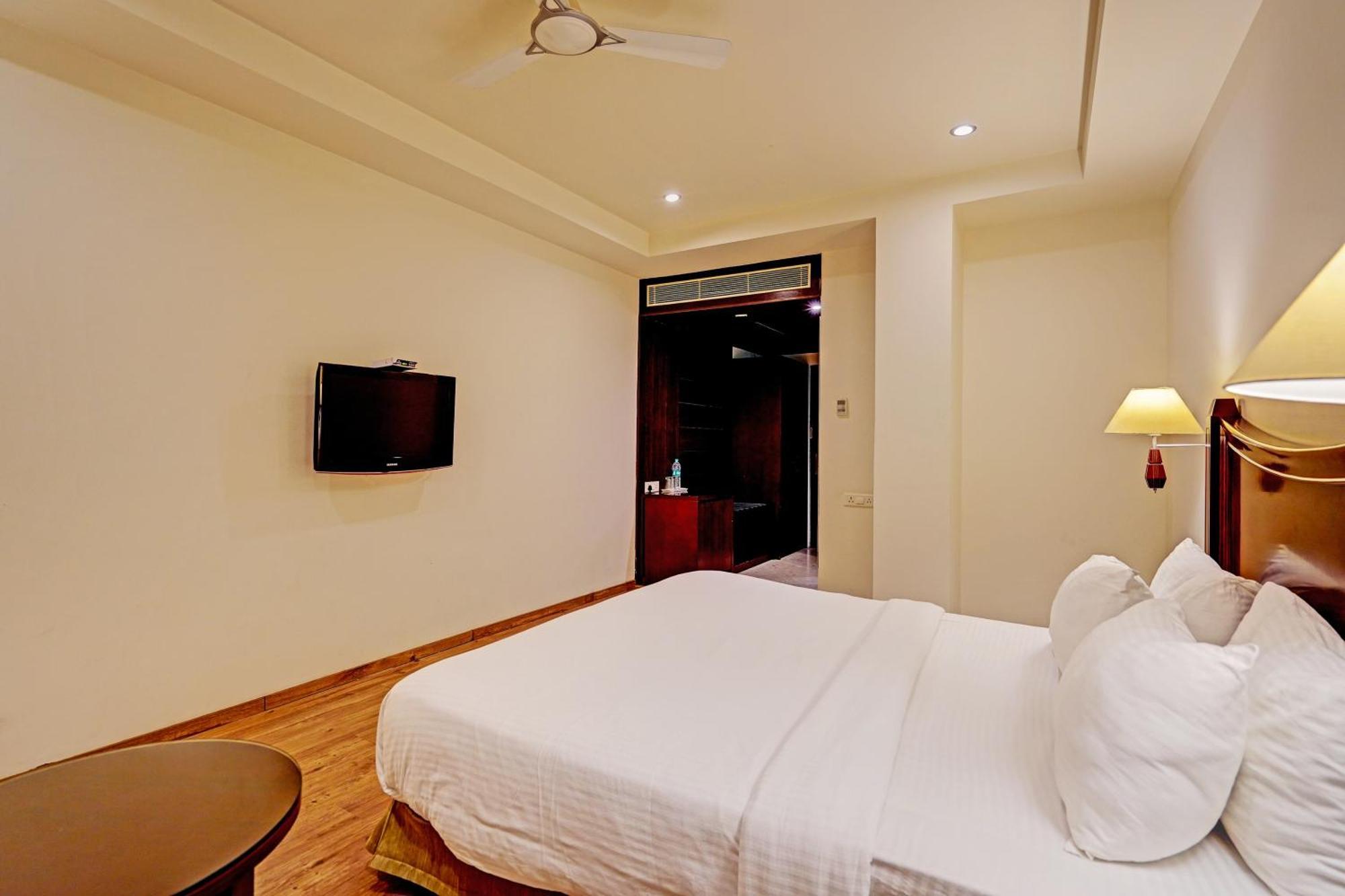 Hotel Grand Aerotech New Delhi Bagian luar foto