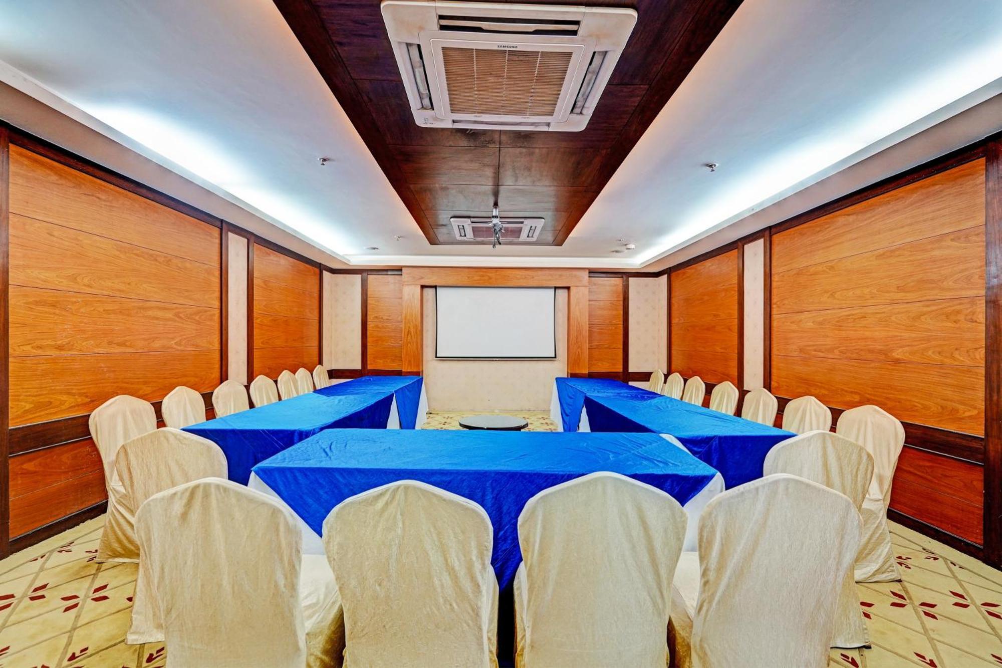 Hotel Grand Aerotech New Delhi Bagian luar foto